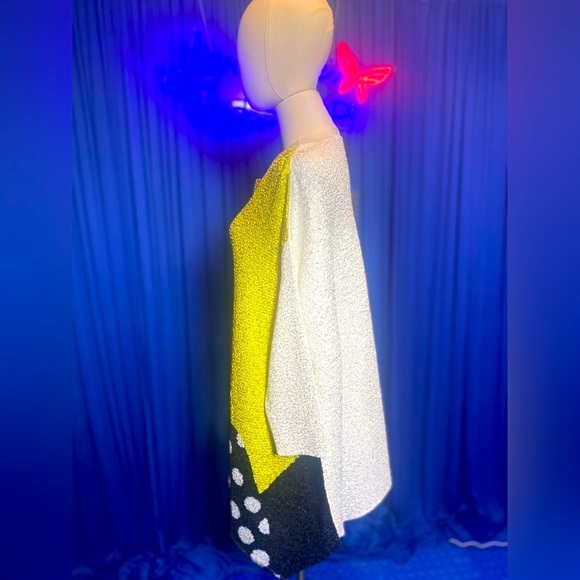 Yellow and Black Long U-Neck Tunic: Closeup of Woman in Sunglasses, NWT - Picture 9 of 13